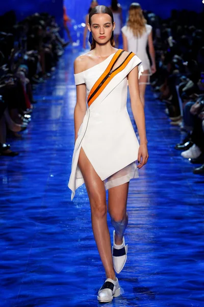 Look 14